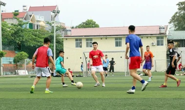 Làm Chủ Sân Đá Với Kỹ Thuật Chạy Chỗ Hoàn Hảo 1 kỹ thuật chạy chỗ trong bóng đá